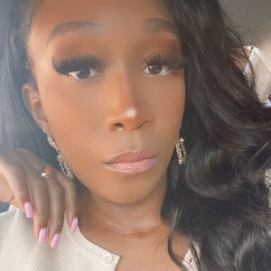 Meet your Posher, Naromie